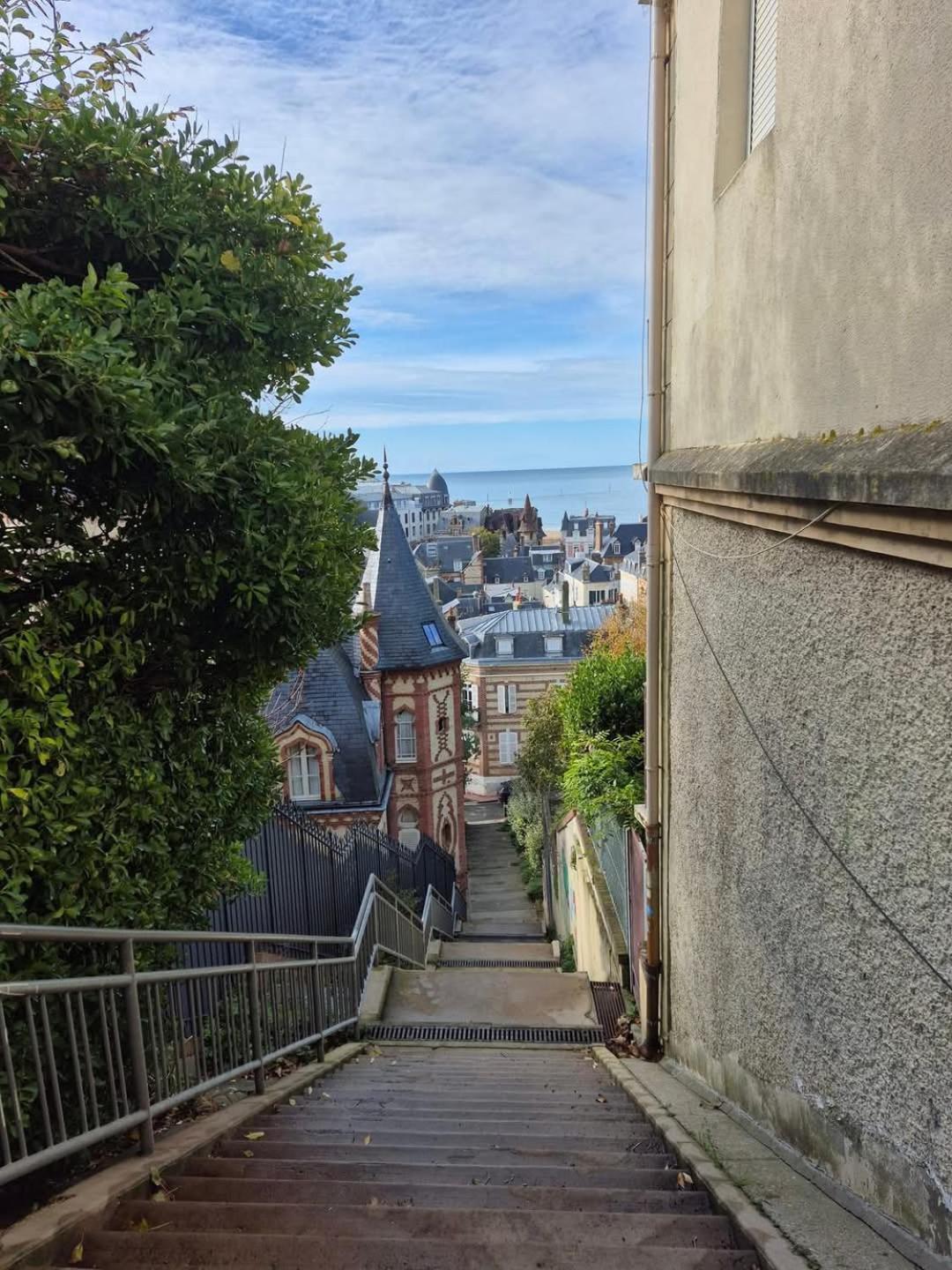 Le Capitaine Jack Apartment ทรูวิลล์-ซูร์-แมร์ ภายนอก รูปภาพ