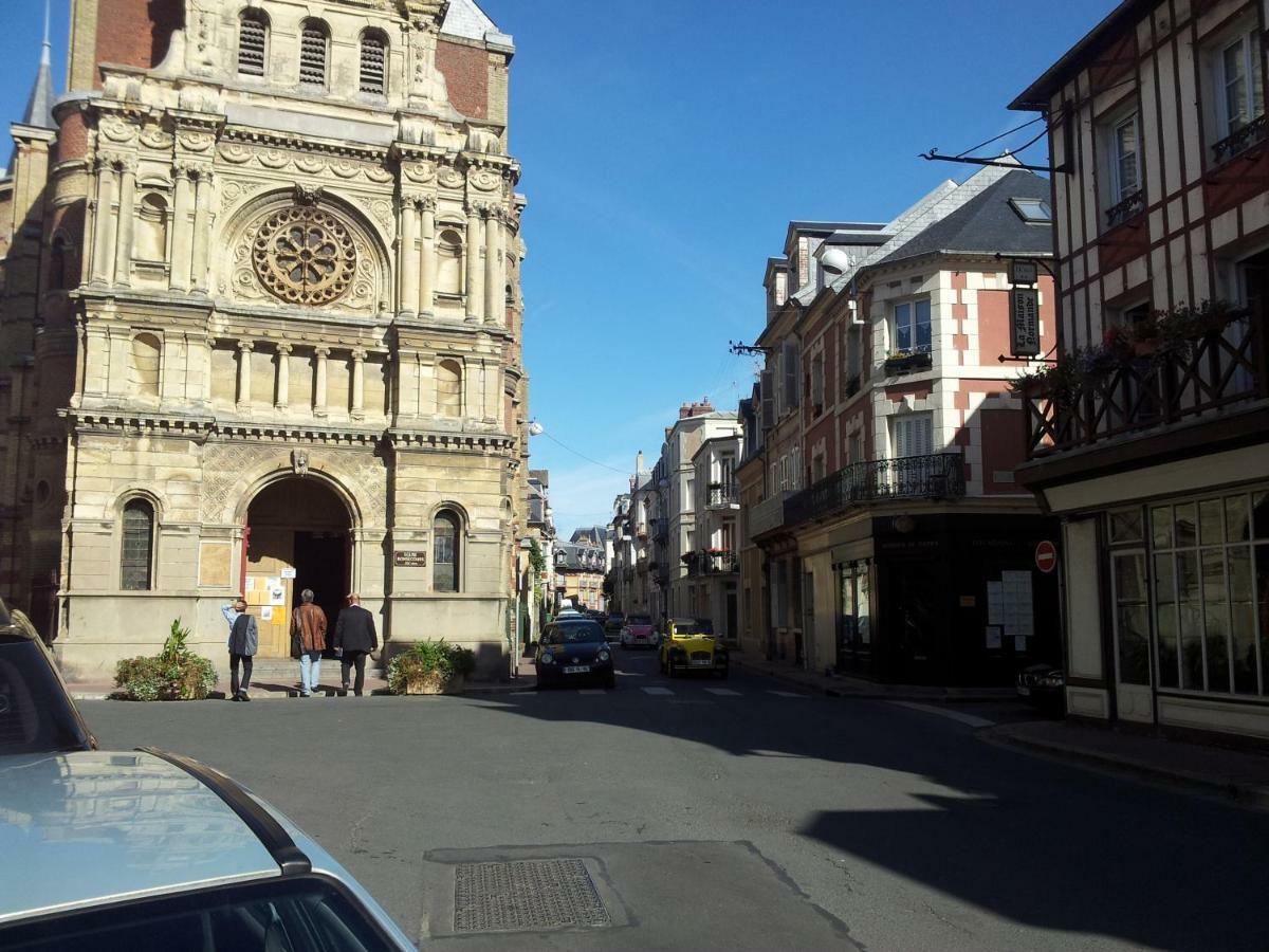 Le Capitaine Jack Apartment ทรูวิลล์-ซูร์-แมร์ ภายนอก รูปภาพ